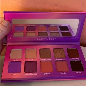 Voliet Voss colorful pallet